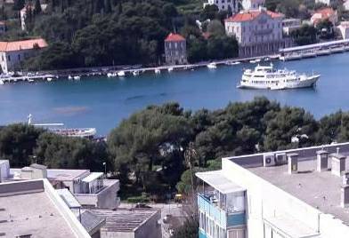 BROD ISPUSTIO FEKALIJE U GRUŽU Digli sidro, ispustili fekalije i vratili se na vez