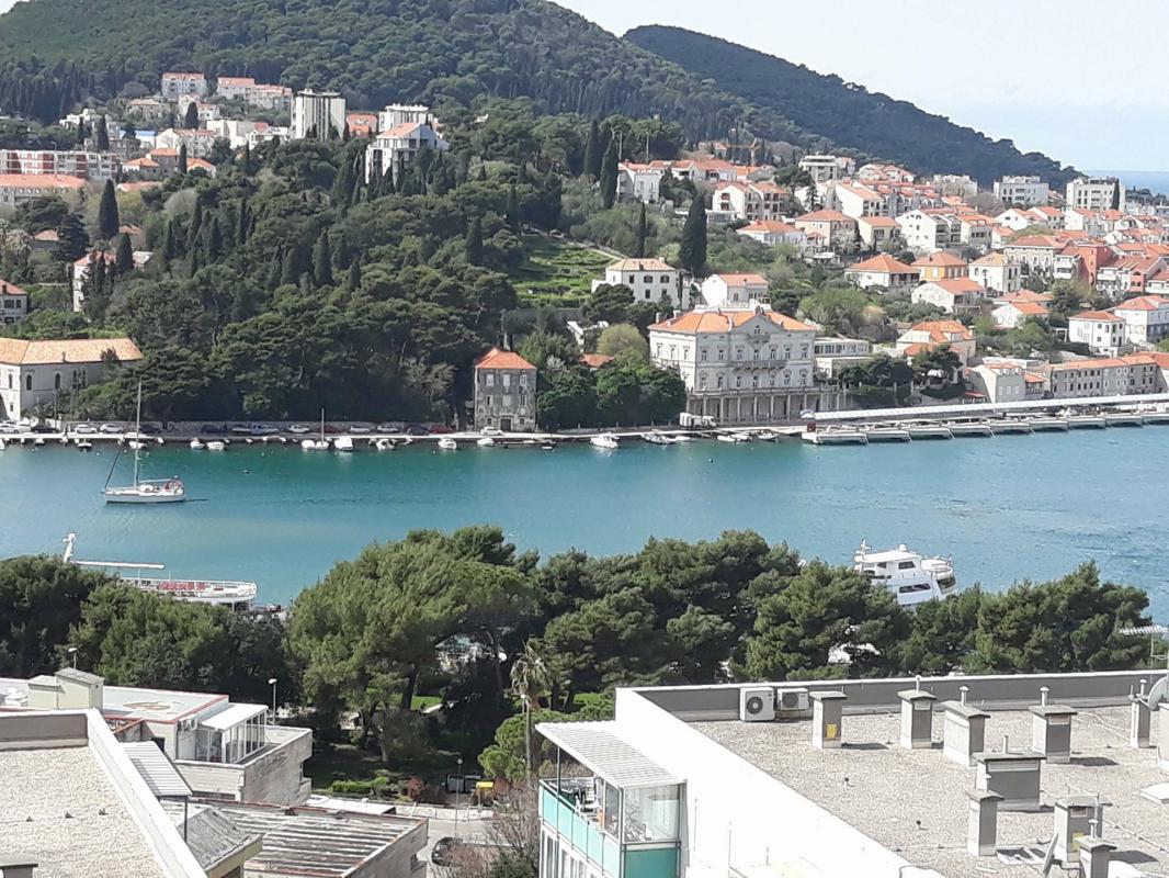 BROD ISPUSTIO FEKALIJE U GRUŽU Digli sidro, ispustili fekalije i vratili se na vez