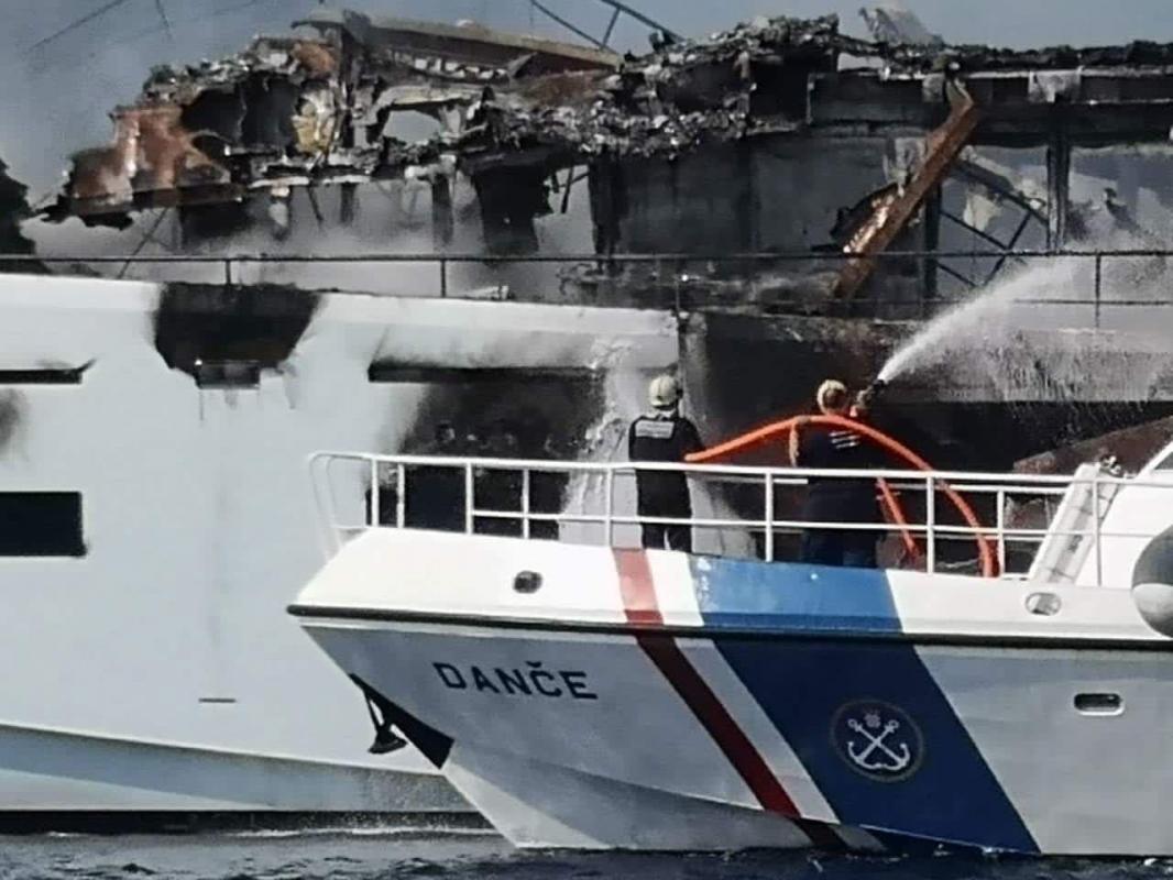  Tri dubrovačka vatrogasca ozlijeđena prilikom gašenja požara na jahti 