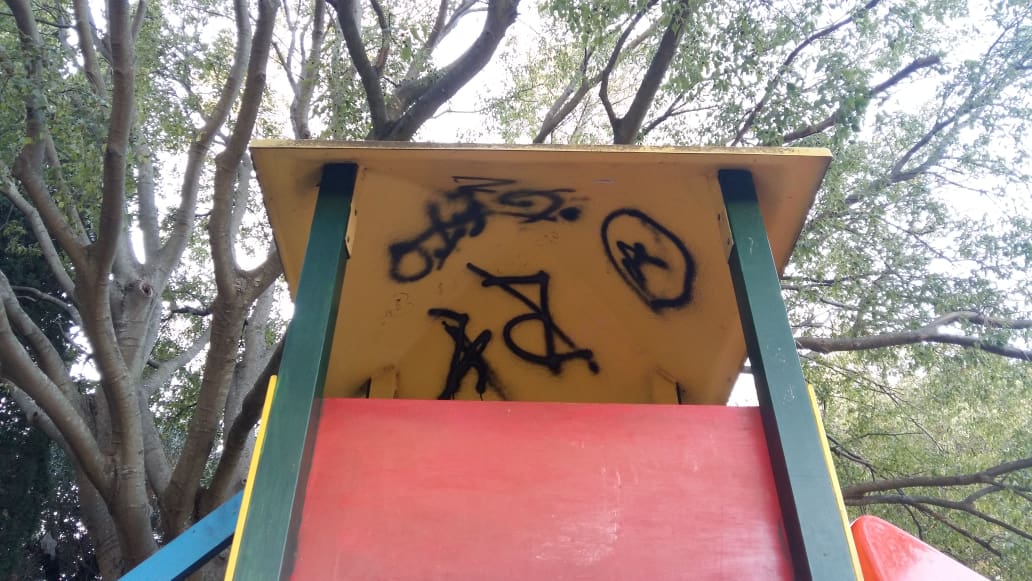 KOME SMETAJU UREĐENA DJEČJA IGRALIŠTA? Vandalizam na dječjem igralištu Dječjeg vrtića Palčica