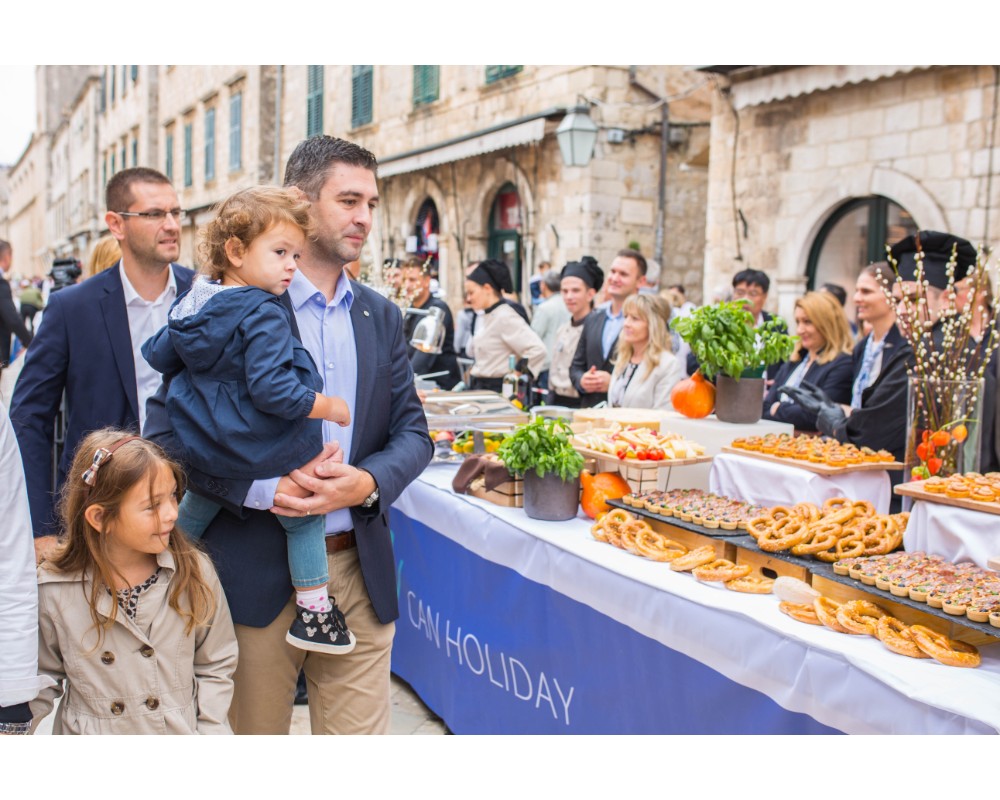 OMILJENO HUMANITARNO DOGAĐANJE NA GOOD FOOD FESTIVALU Na Dubrovačkoj prikupljen rekordan iznos od 77.330 kuna
