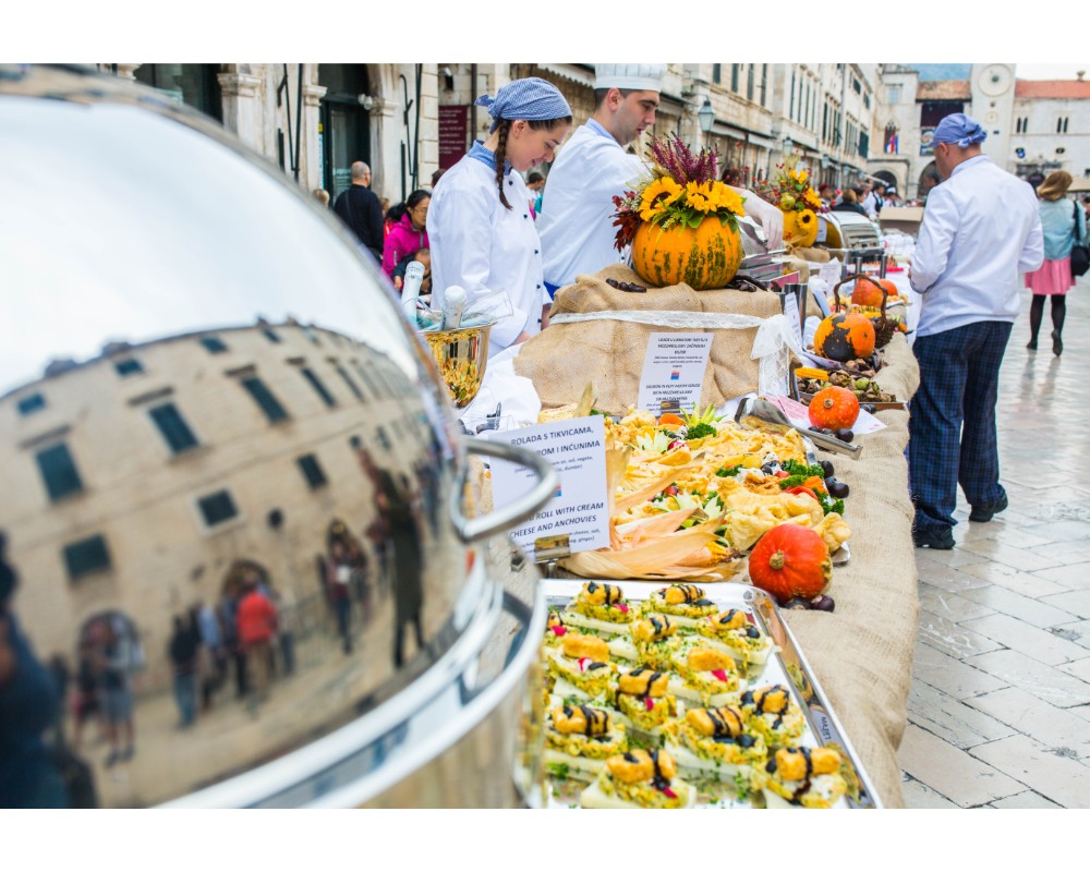 OMILJENO HUMANITARNO DOGAĐANJE NA GOOD FOOD FESTIVALU Na Dubrovačkoj prikupljen rekordan iznos od 77.330 kuna