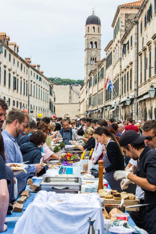 FESTIVAL RAZNOVRSNIH OKUSA, MIRISA I BOJA Uspješno završen peti dubrovački Good Food Festival

