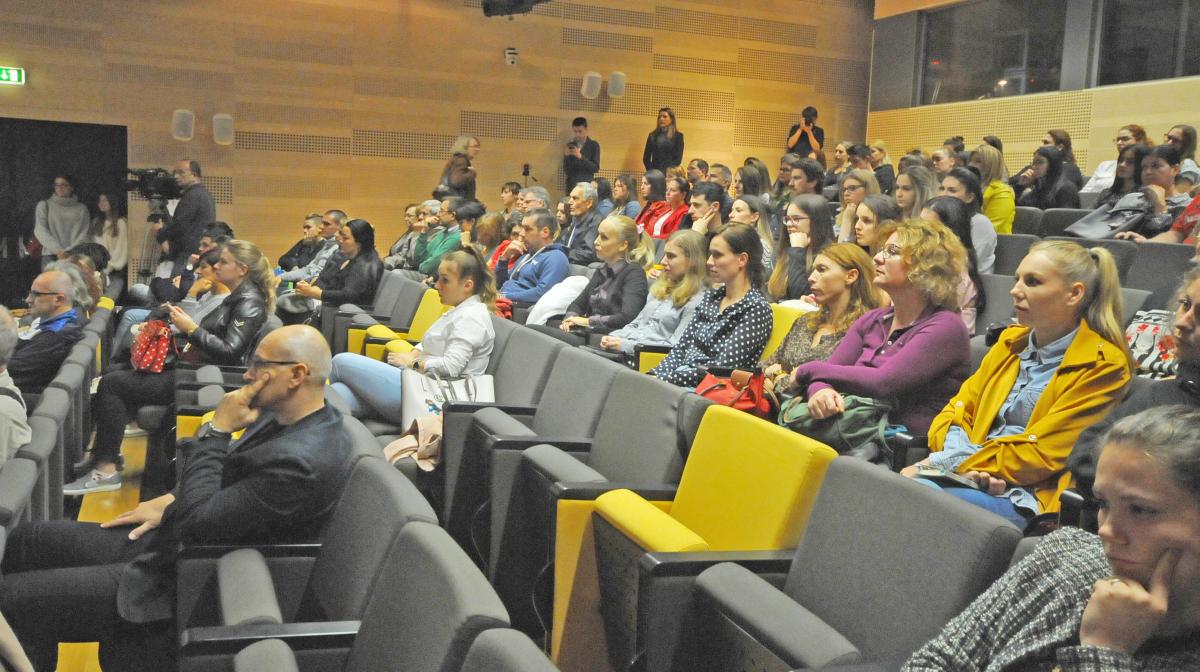 BURNA RASPRAVA NA TRIBINI O CIJEPLJENJU Lakić Butiganu: Oblatili ste me u novinama, žao mi je što vas nisam tužio!