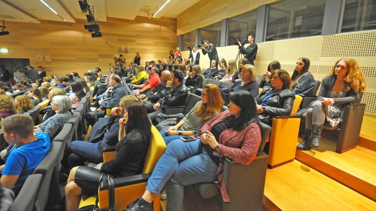 BURNA RASPRAVA NA TRIBINI O CIJEPLJENJU Lakić Butiganu: Oblatili ste me u novinama, žao mi je što vas nisam tužio!