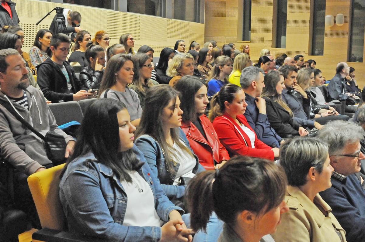 BURNA RASPRAVA NA TRIBINI O CIJEPLJENJU Lakić Butiganu: Oblatili ste me u novinama, žao mi je što vas nisam tužio!