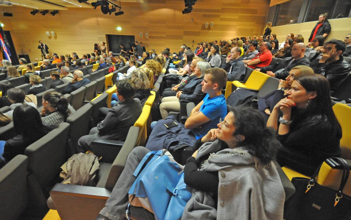 BURNA RASPRAVA NA TRIBINI O CIJEPLJENJU Lakić Butiganu: Oblatili ste me u novinama, žao mi je što vas nisam tužio!