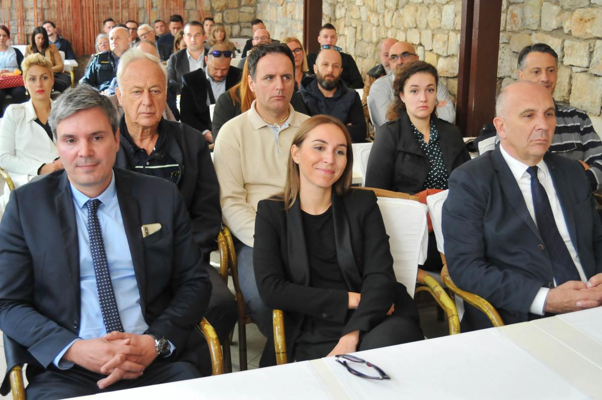DOBRO JE ČINITI DOBRO Uručene zahvalnice i donirana sredstva prikupljena na Dubrovačkoj trpezi 