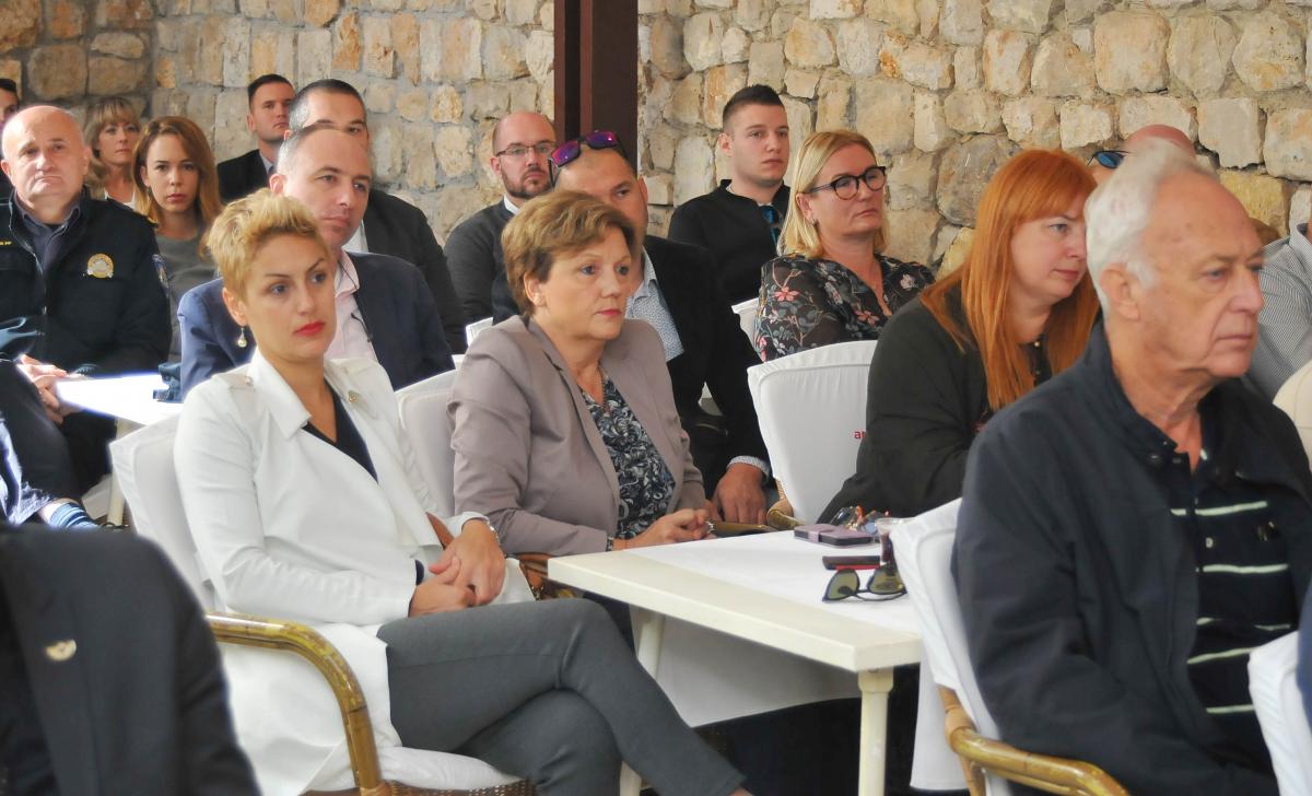 DOBRO JE ČINITI DOBRO Uručene zahvalnice i donirana sredstva prikupljena na Dubrovačkoj trpezi 