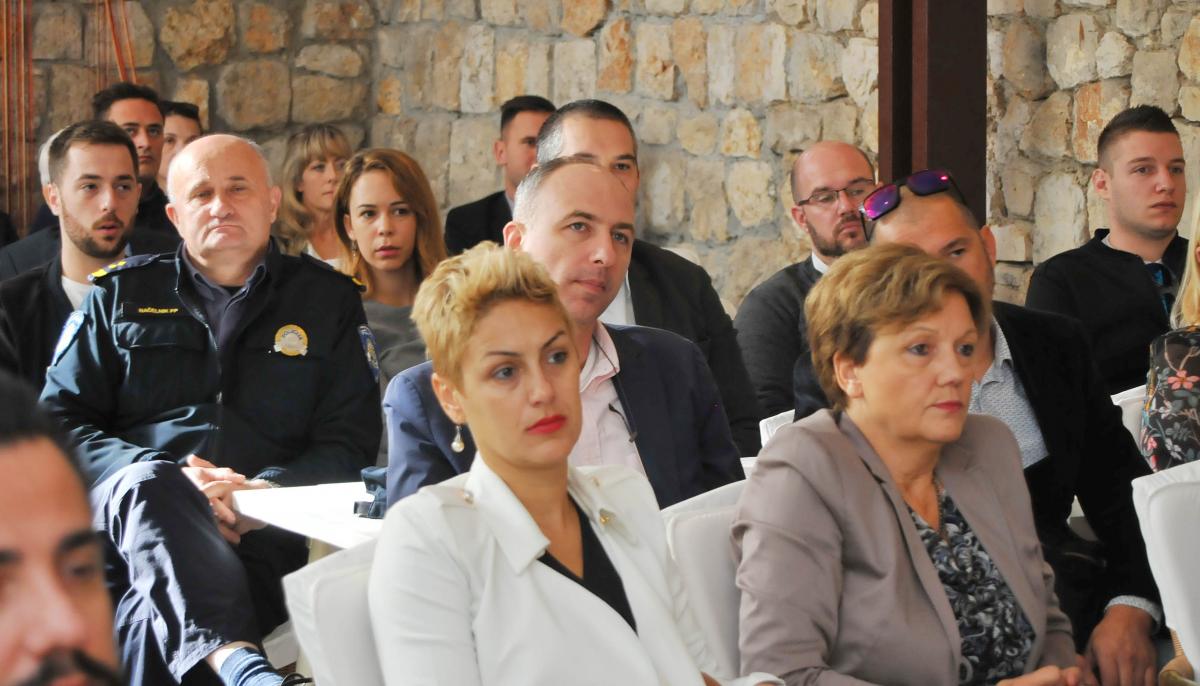 DOBRO JE ČINITI DOBRO Uručene zahvalnice i donirana sredstva prikupljena na Dubrovačkoj trpezi 