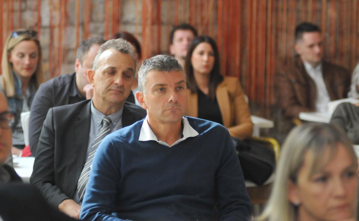 DOBRO JE ČINITI DOBRO Uručene zahvalnice i donirana sredstva prikupljena na Dubrovačkoj trpezi 