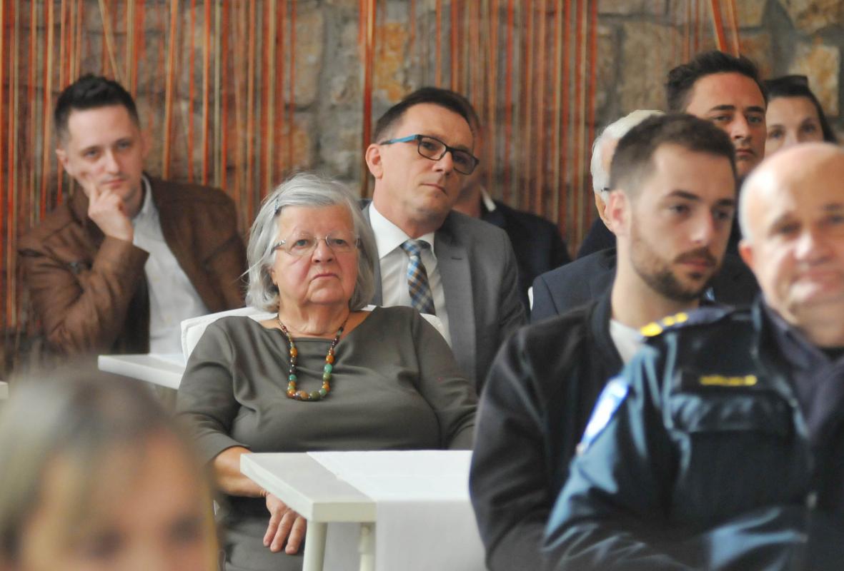 DOBRO JE ČINITI DOBRO Uručene zahvalnice i donirana sredstva prikupljena na Dubrovačkoj trpezi 