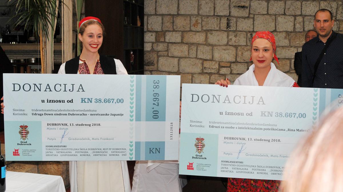 DOBRO JE ČINITI DOBRO Uručene zahvalnice i donirana sredstva prikupljena na Dubrovačkoj trpezi 