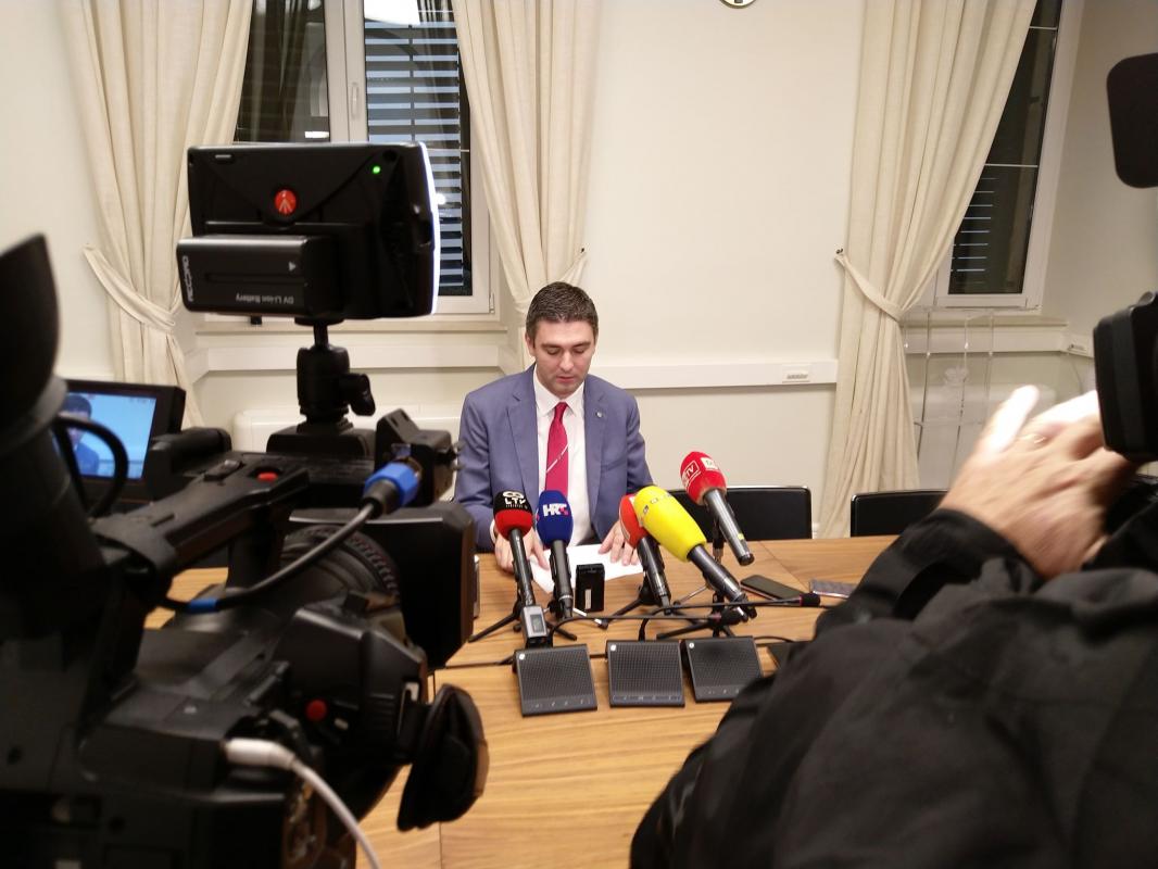 MORAL PRIJE SVEGA Mato Franković suspendirao svoju zamjenicu Orlandu Tokić