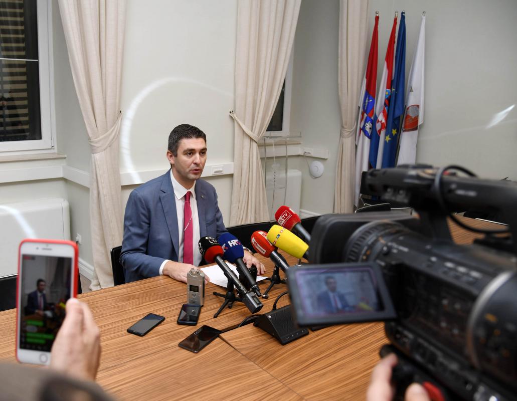 MORAL PRIJE SVEGA Mato Franković suspendirao svoju zamjenicu Orlandu Tokić