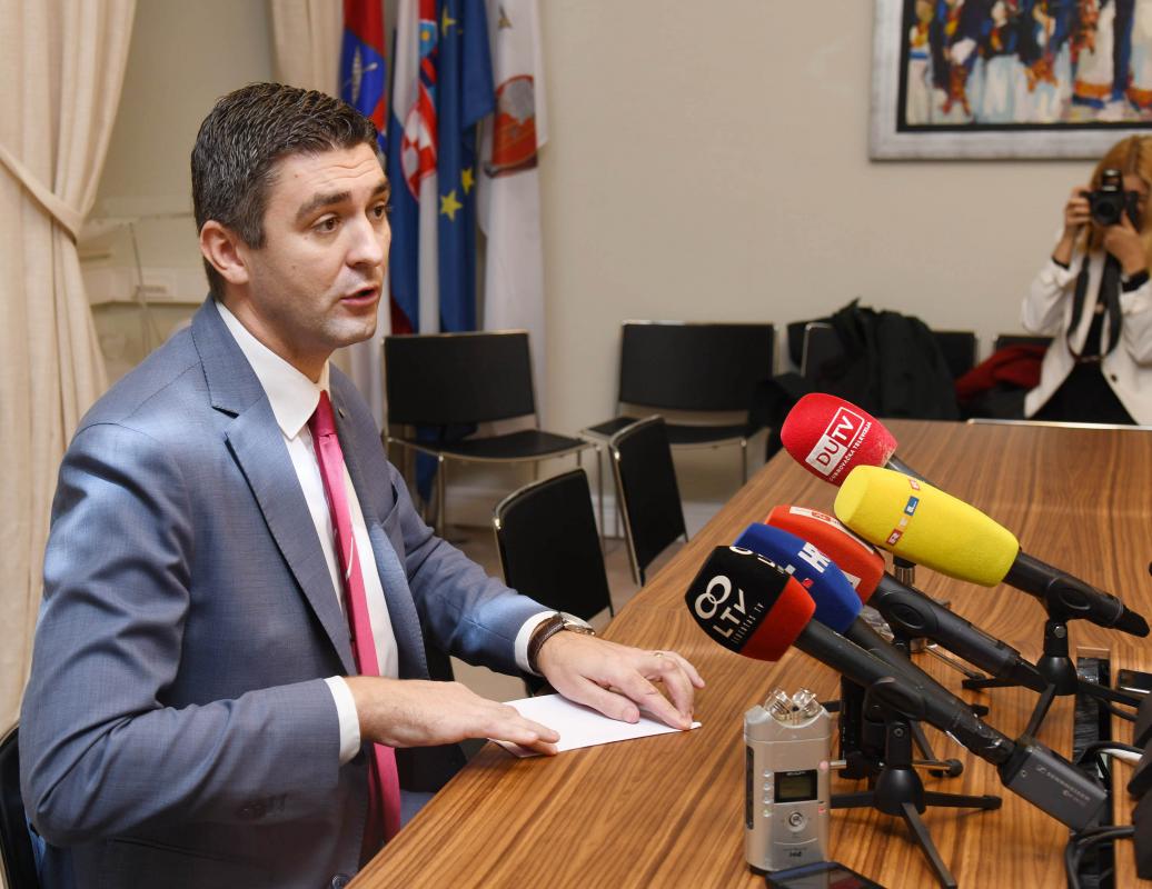 MORAL PRIJE SVEGA Mato Franković suspendirao svoju zamjenicu Orlandu Tokić