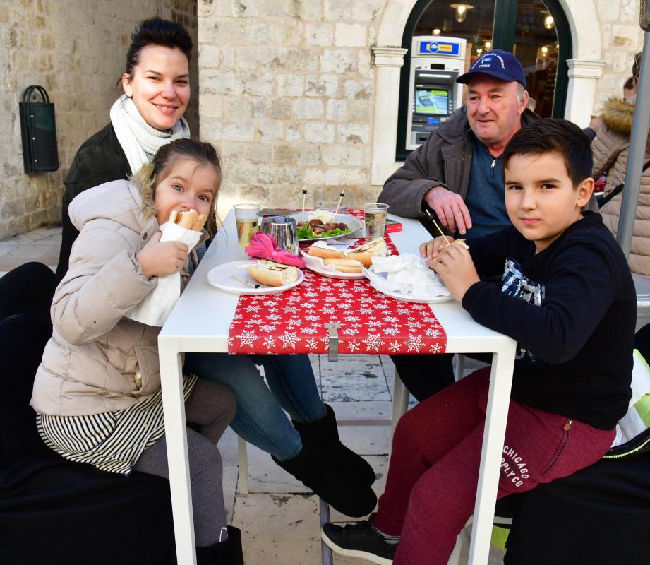 FOTOGALERIJA: Sunce i kućice, ne čudi živost najljepše ulice