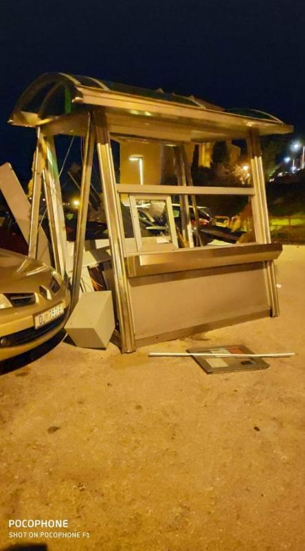 POSLJEDICE ORKANSKE BURE Čupala stabla po gradu, izazvala požare, štete se zbrajaju (FOTO/VIDEO)