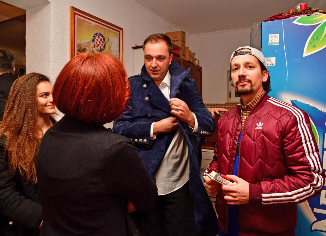 KONOVIZIJA/LUDILO NA GRUDI Pavela je s pjesmom 