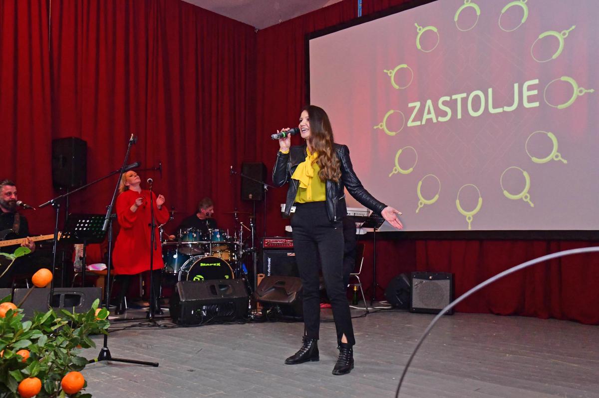 KONOVIZIJA/LUDILO NA GRUDI Pavela je s pjesmom 
