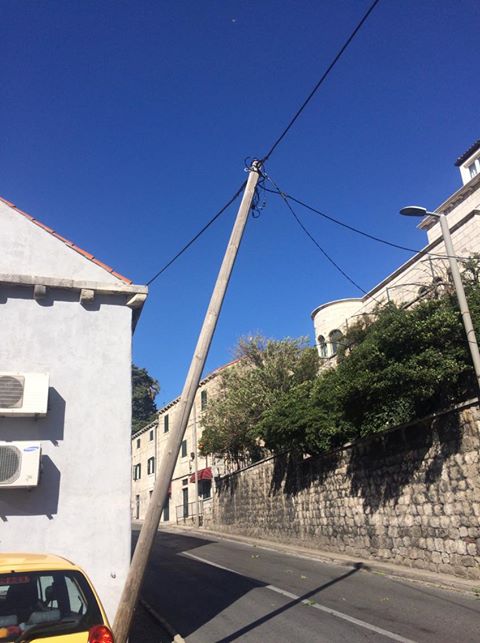 POSLJEDICE ORKANSKE BURE Čupala stabla po gradu, izazvala požare, štete se zbrajaju (FOTO/VIDEO)