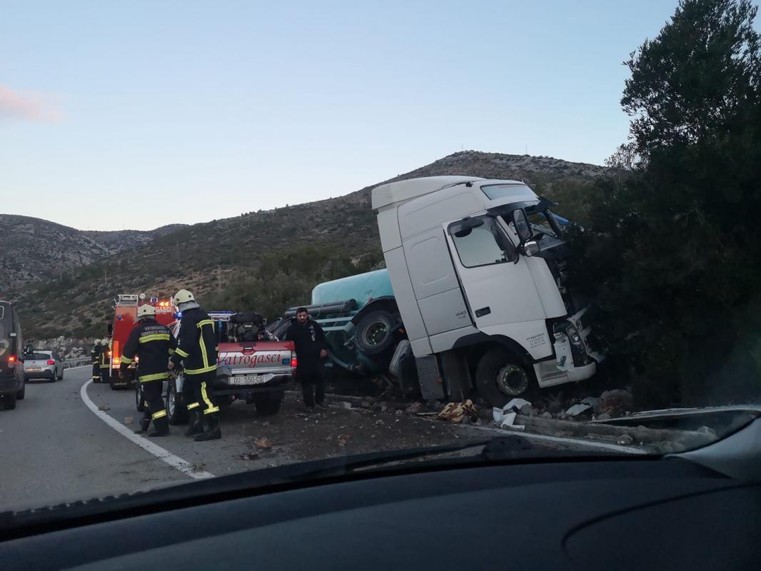 sudaru tri vozila poginula jedna osoba