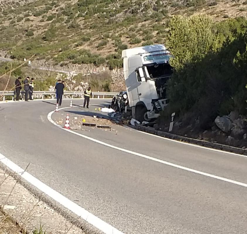 TEŠKA PROMETNA U BANIĆIMA U sudaru tri vozila poginula jedna osoba