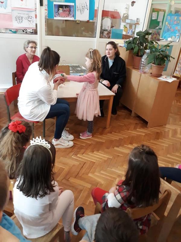 EDUKATIVNA RADIONICA Predškolci Dječjeg vrtića Pčelica naučili kako pravilno prati zubiće (FOTO) 
