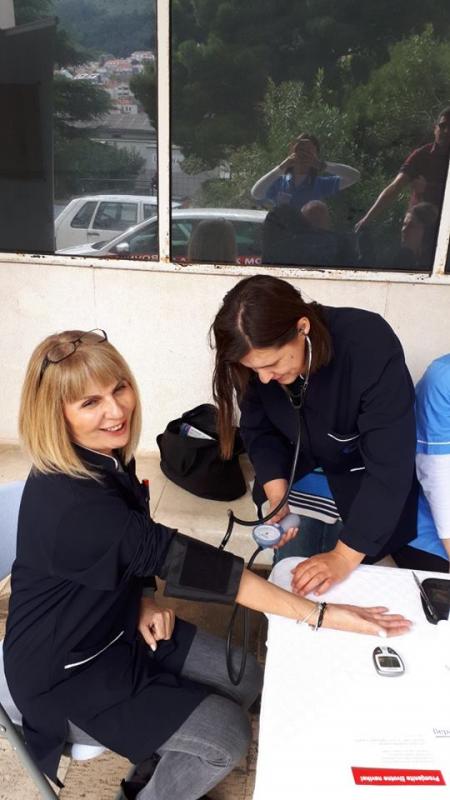 PREVENTIVA Dubrovčani mjerili tlak, šećer i kolesterol ispred Doma zdravlja (FOTOGALERIJA)  