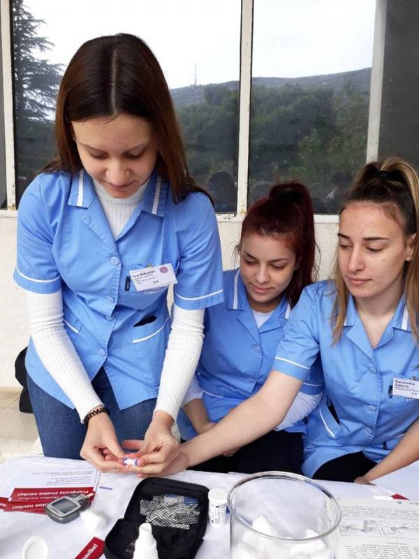 PREVENTIVA Dubrovčani mjerili tlak, šećer i kolesterol ispred Doma zdravlja (FOTOGALERIJA)  