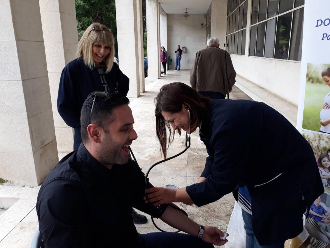 PREVENTIVA Dubrovčani mjerili tlak, šećer i kolesterol ispred Doma zdravlja (FOTOGALERIJA)  