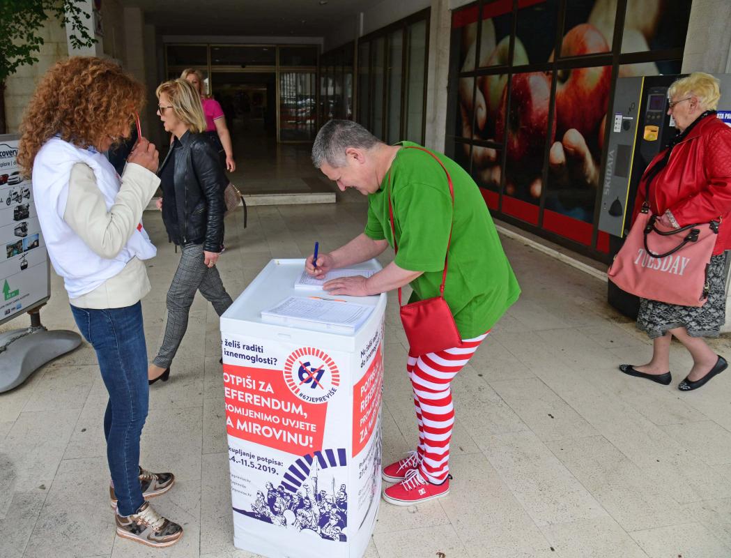 67 JE PREVIŠE U Dubrovniku se prikupljaju potpisi za referendum o uvjetima za mirovinu (FOTO)