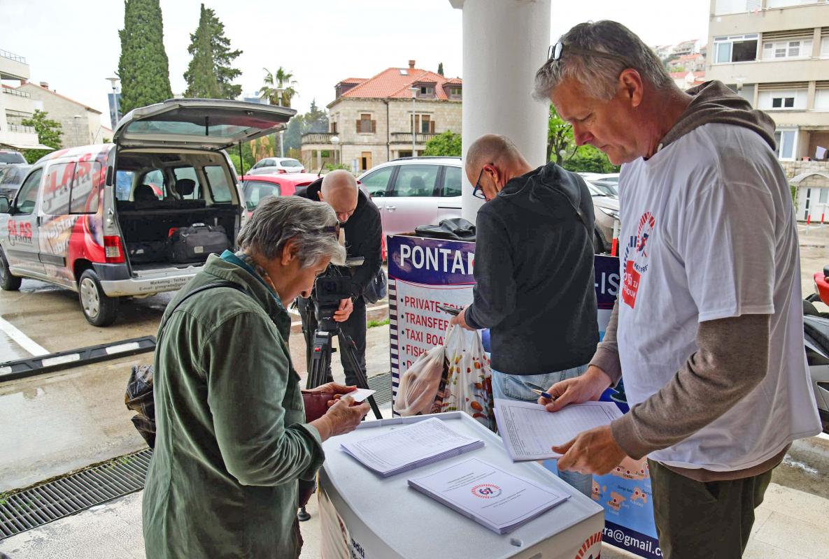 67 JE PREVIŠE U Dubrovniku se prikupljaju potpisi za referendum o uvjetima za mirovinu (FOTO)