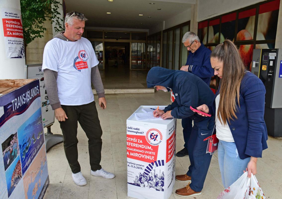 67 JE PREVIŠE U Dubrovniku se prikupljaju potpisi za referendum o uvjetima za mirovinu (FOTO)