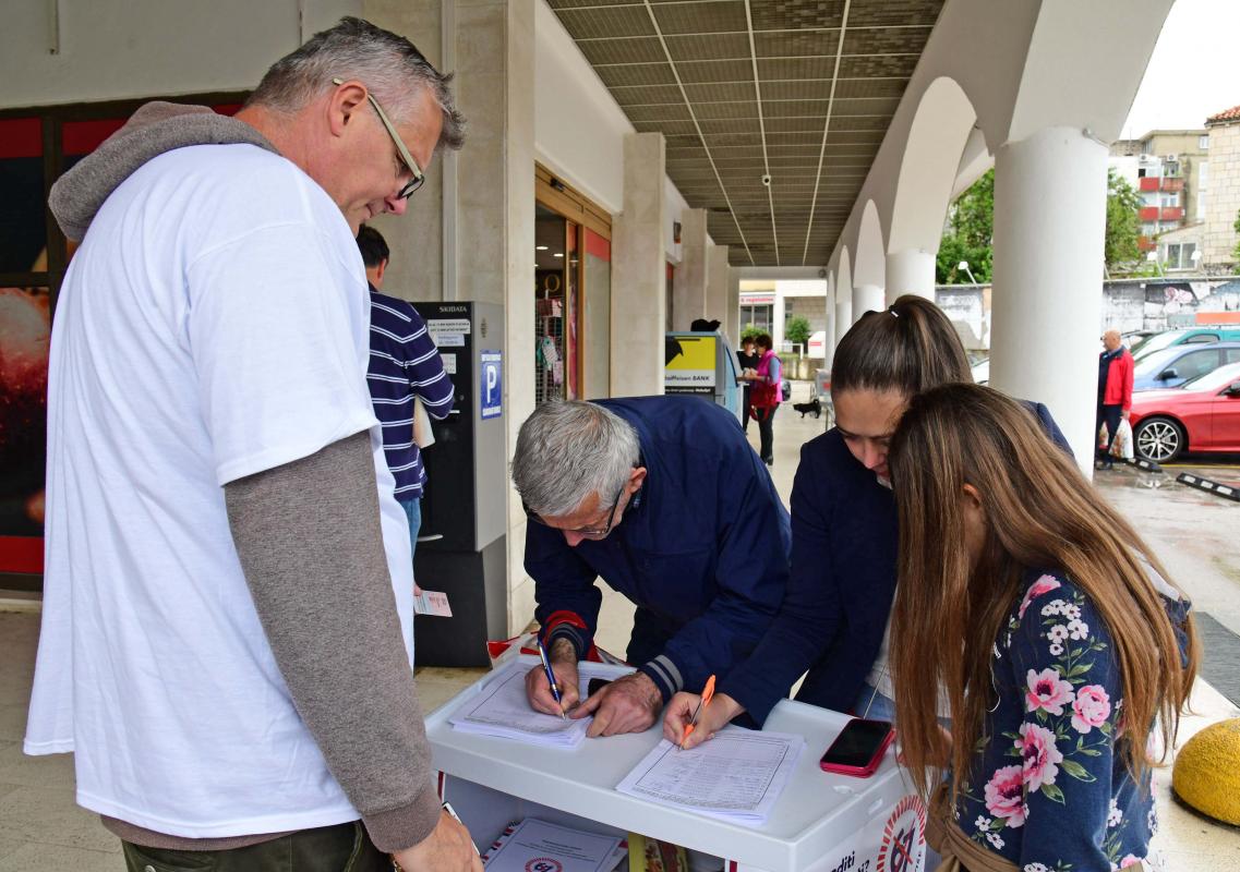 67 JE PREVIŠE U Dubrovniku se prikupljaju potpisi za referendum o uvjetima za mirovinu (FOTO)