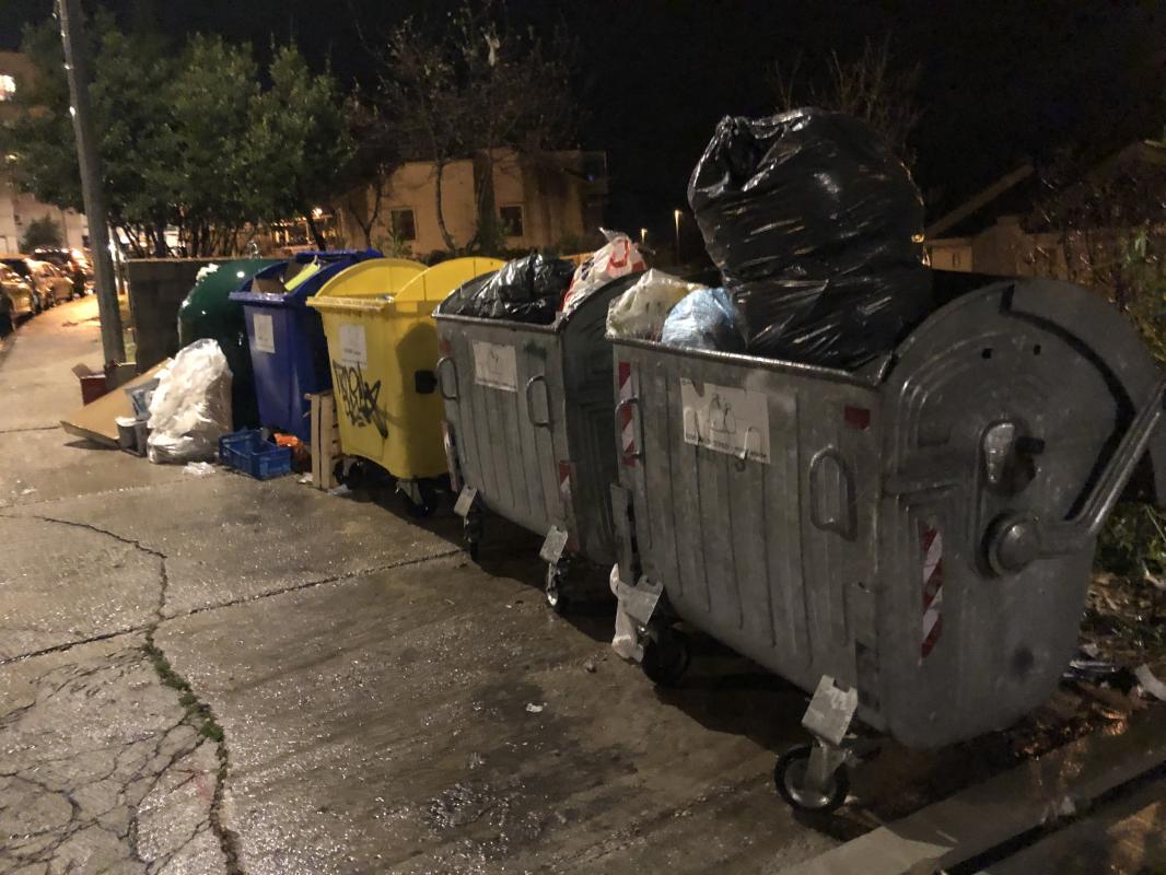 OGORČENI MOKOŠANI: Više od pola godine čekamo moderne spremnike za otpad (FOTO)