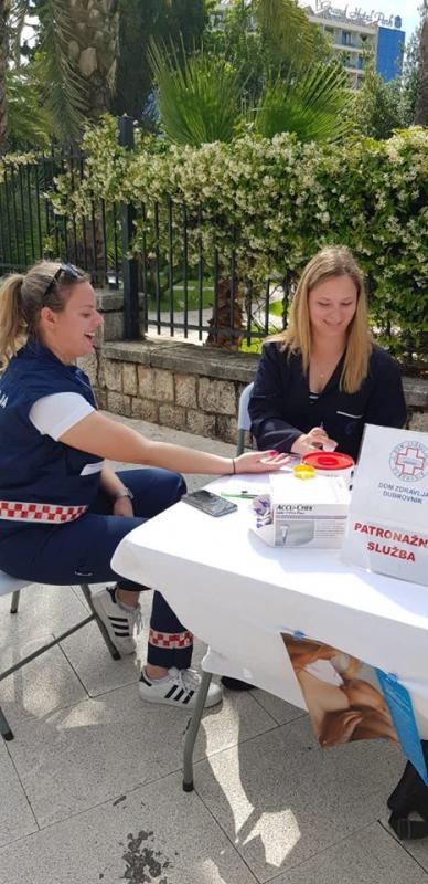 PREVENCIJA U UVALI Sugrađani mjerili šećer i tlak, roditelje zanimala zaštita od sunca (FOTOGALERIJA)