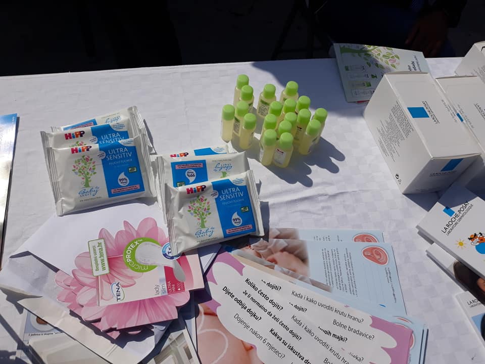 PREVENCIJA U UVALI Sugrađani mjerili šećer i tlak, roditelje zanimala zaštita od sunca (FOTOGALERIJA)