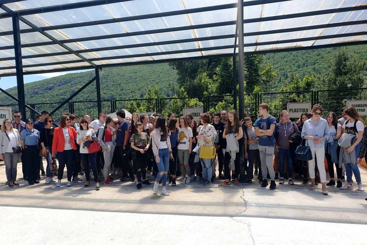 EDUKATIVNI IZLET Osnovnoškolci iz Mokošice obišli Grabovicu i Reciklažno dvorište (FOTO)