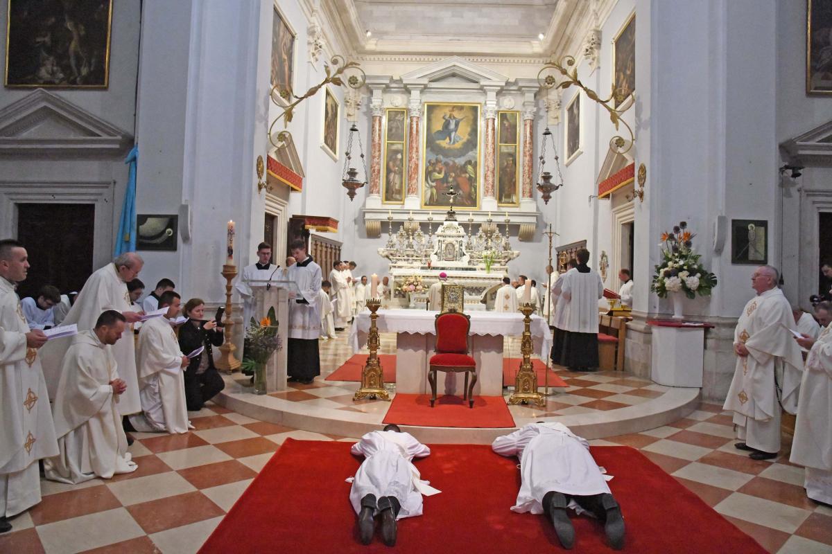 SVEČANO EUHARISTIJSKO SLAVLJE Dubrovačka biskupija bogatija za dva svećenika (FOTOGALERIJA)