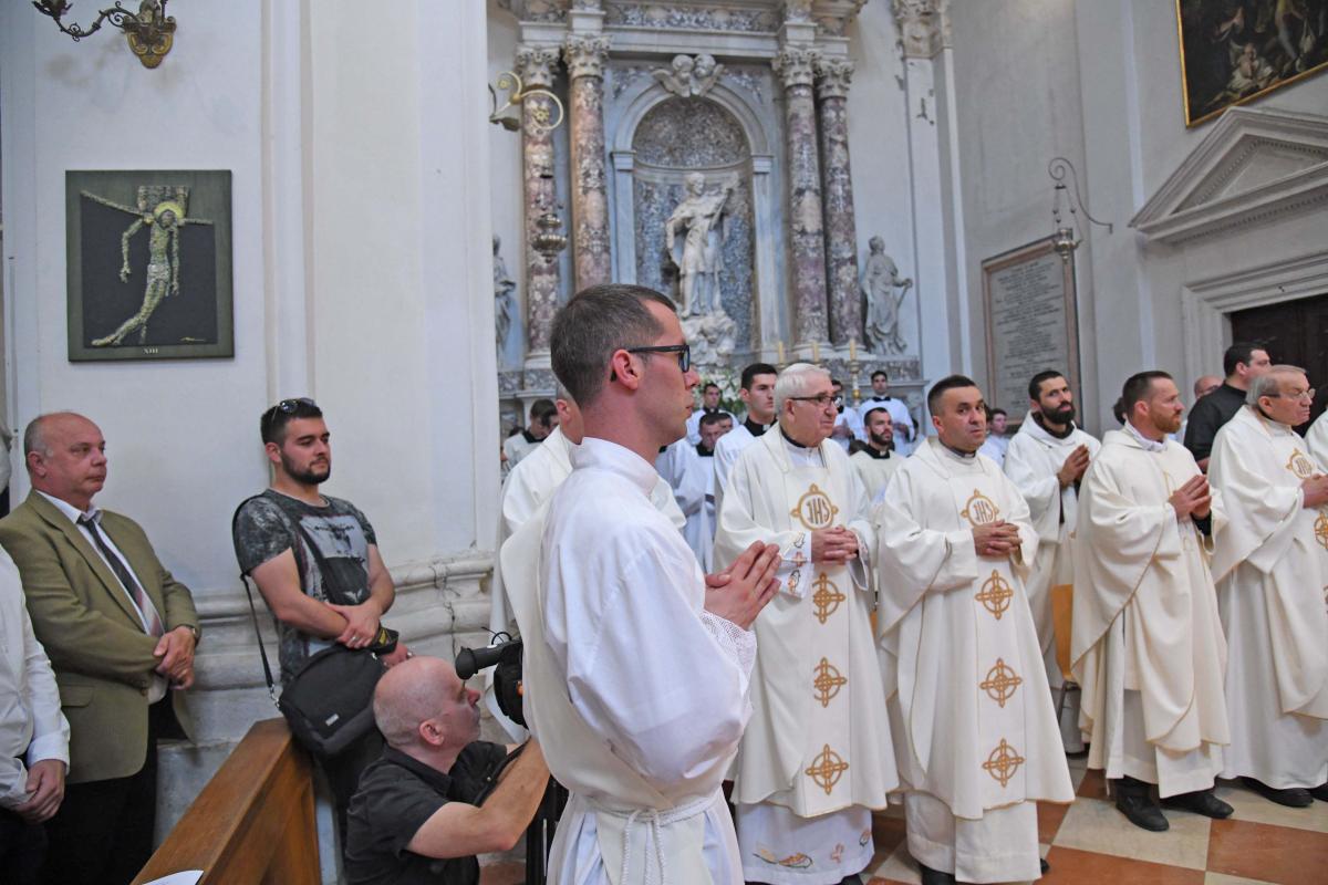 SVEČANO EUHARISTIJSKO SLAVLJE Dubrovačka biskupija bogatija za dva svećenika (FOTOGALERIJA)