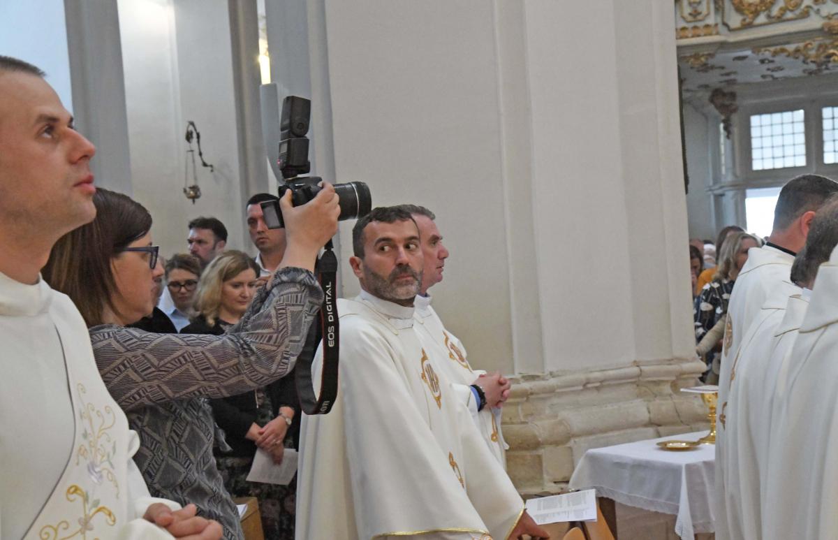 SVEČANO EUHARISTIJSKO SLAVLJE Dubrovačka biskupija bogatija za dva svećenika (FOTOGALERIJA)