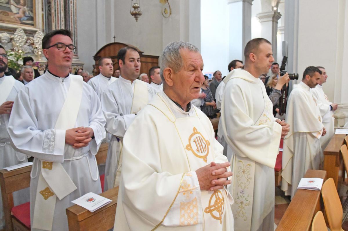 SVEČANO EUHARISTIJSKO SLAVLJE Dubrovačka biskupija bogatija za dva svećenika (FOTOGALERIJA)