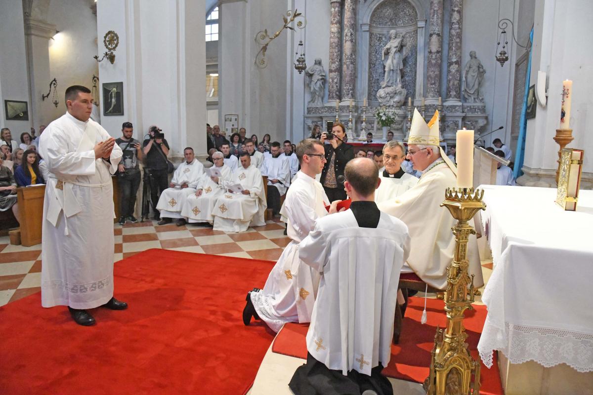 SVEČANO EUHARISTIJSKO SLAVLJE Dubrovačka biskupija bogatija za dva svećenika (FOTOGALERIJA)