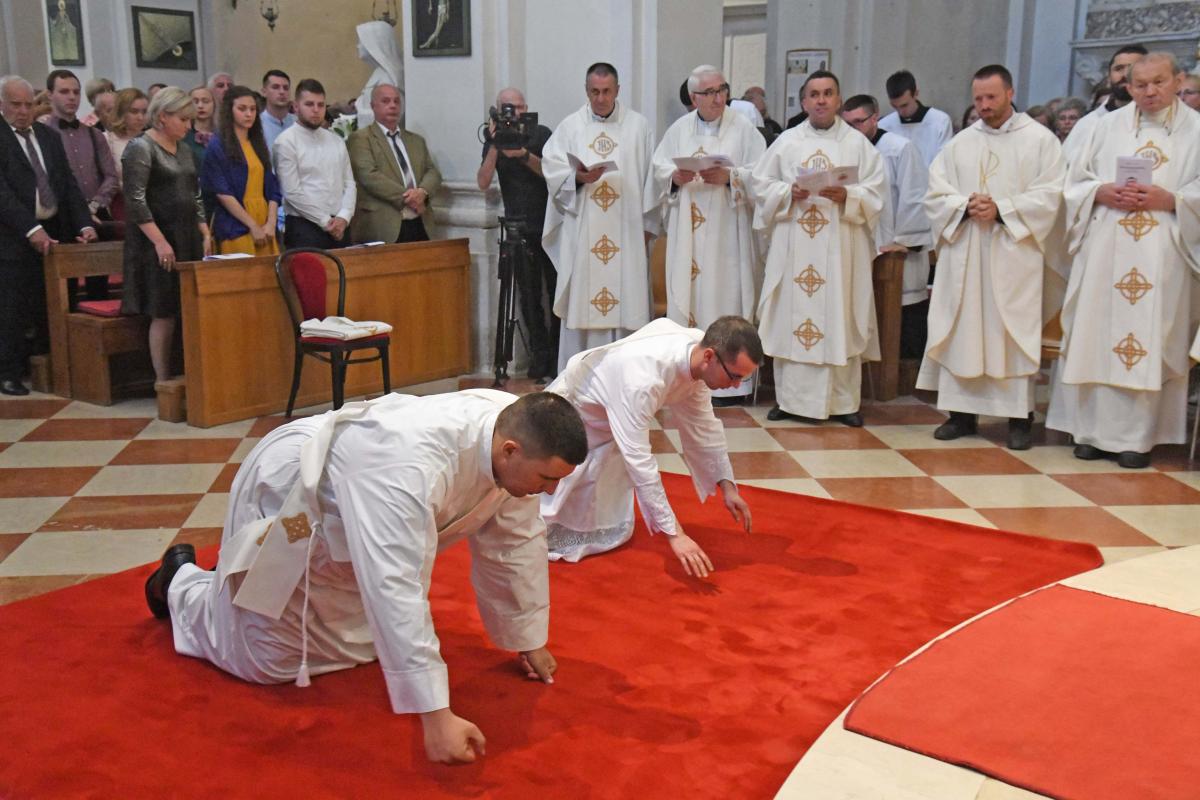 SVEČANO EUHARISTIJSKO SLAVLJE Dubrovačka biskupija bogatija za dva svećenika (FOTOGALERIJA)