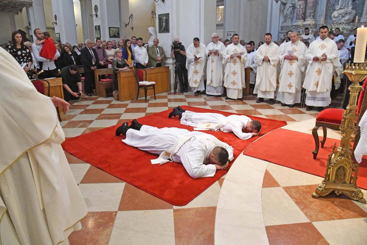 SVEČANO EUHARISTIJSKO SLAVLJE Dubrovačka biskupija bogatija za dva svećenika (FOTOGALERIJA)