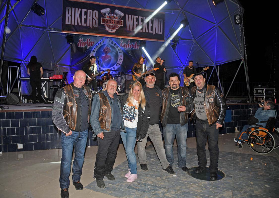 BIKERS WEEKEND Spektakl na Babinom kuku, publika uživala na koncertu Divljih jagoda (FOTOGALERIJA)