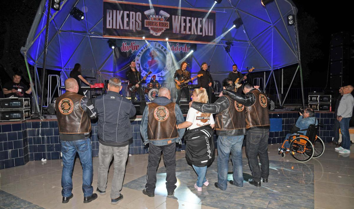 BIKERS WEEKEND Spektakl na Babinom kuku, publika uživala na koncertu Divljih jagoda (FOTOGALERIJA)