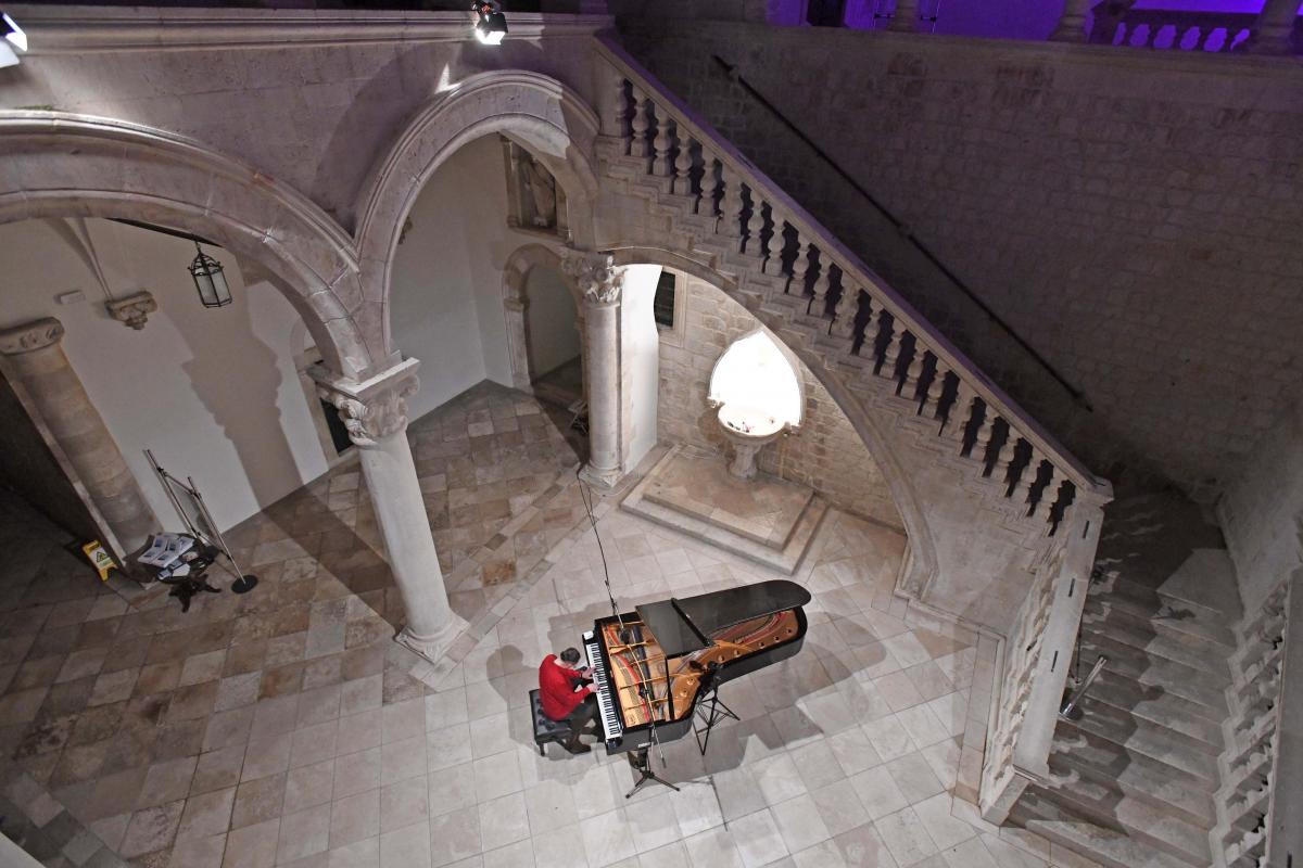 FOTOGALERIJA: U Kneževom dvoru  počeo ovogodišnji Festival Sentimento 2019. - klavirski recital odsvirao Joe Meixner