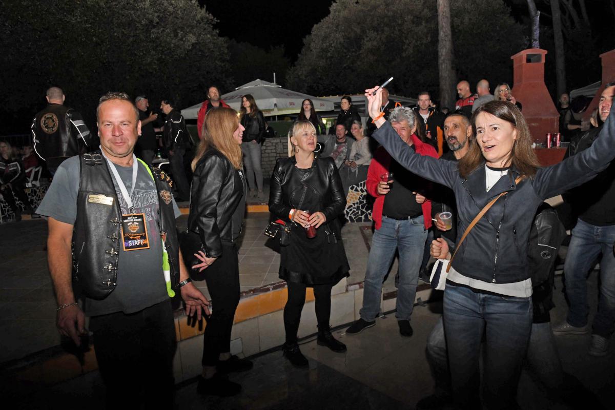 BIKERS WEEKEND Spektakl na Babinom kuku, publika uživala na koncertu Divljih jagoda (FOTOGALERIJA)